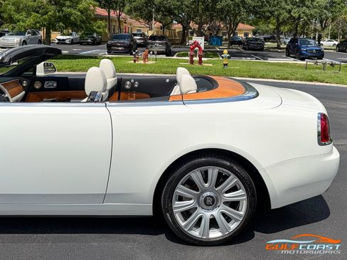 Used 2017 Rolls-Royce Dawn RWD image 47