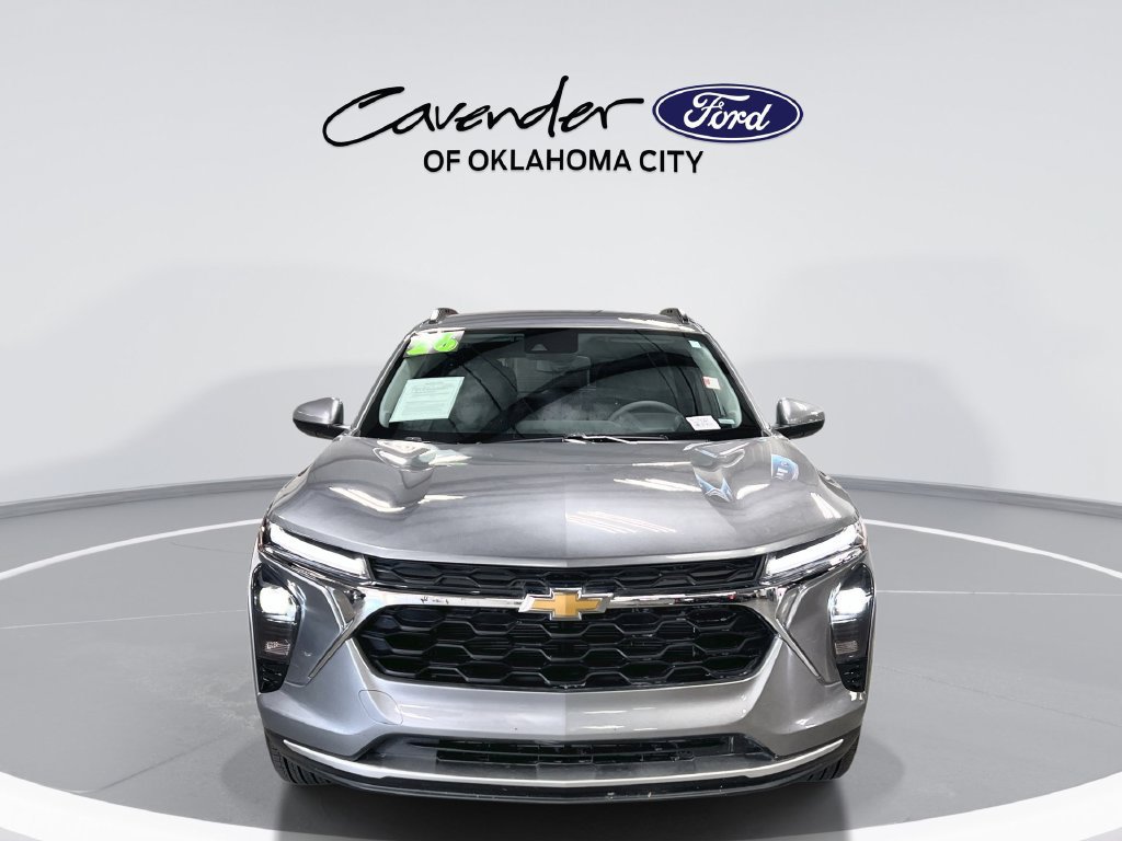 Used 2026 Chevrolet Trax LT FWD image 3