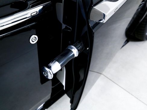 Used 2018 Rolls-Royce Phantom Sedan RWD image 24