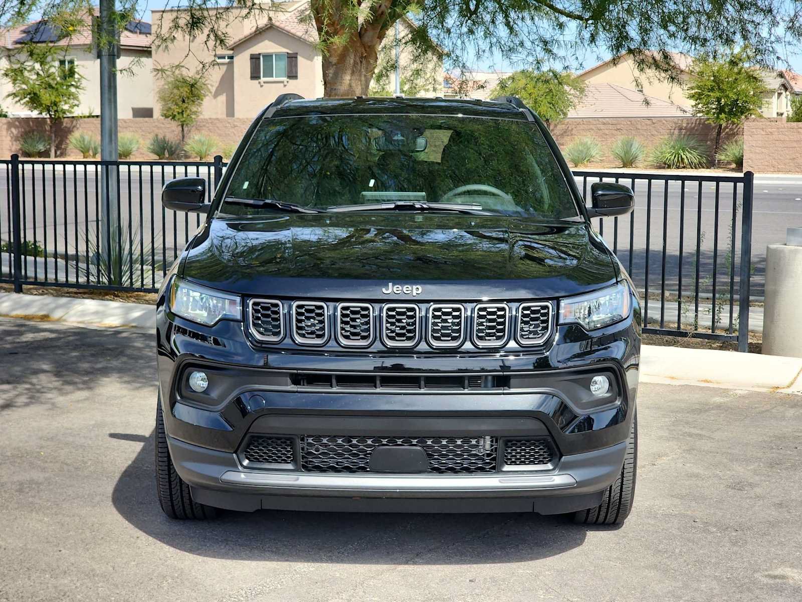Used 2026 Jeep Compass Latitude AWD/4WD image 3