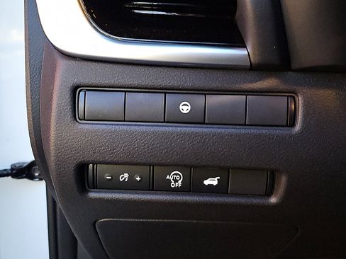 Used 2025 Nissan Rogue SL image 24