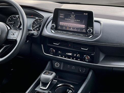 Used 2023 Nissan Rogue SV image 7