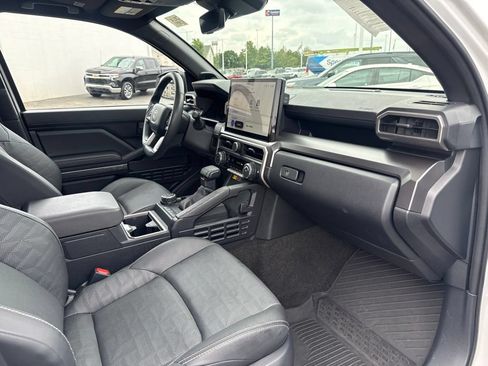 Used 2025 Toyota 4Runner TRD Off-Road Premium AWD/4WD image 35