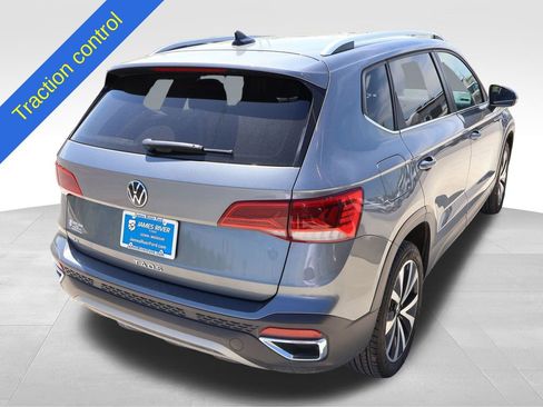 Used 2024 Volkswagen Taos SE FWD image 5