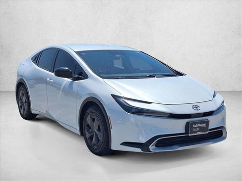 Used 2023 Toyota Prius Prime FWD image 3