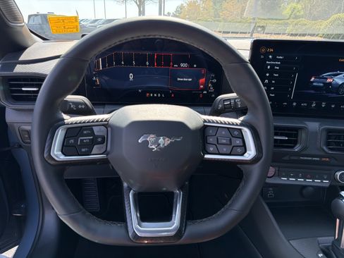 Used 2025 Ford Mustang Coupe image 19