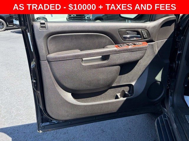 Used 2013 Chevrolet Avalanche LTZ AWD/4WD image 12