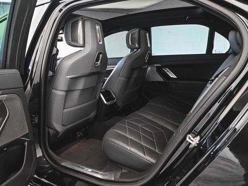 Used 2023 BMW i7 xDrive60 w/ Parking Assistance Package image 33