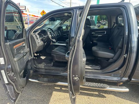 Used 2017 RAM 1500 Laramie w/ Convenience Group image 18