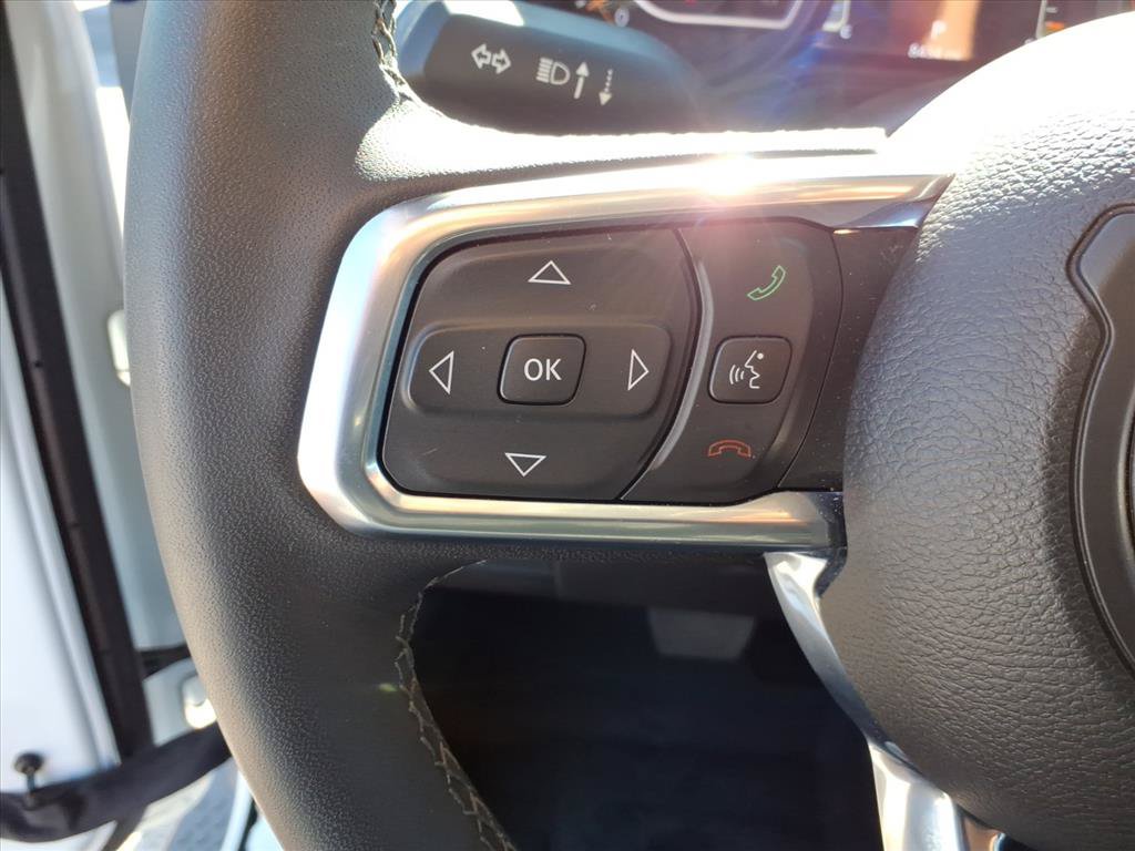 Used 2025 Jeep Wrangler Unlimited Sahara AWD/4WD image 25