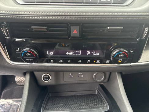 Certified 2021 Nissan Rogue SV w/ Premium Package FWD image 30