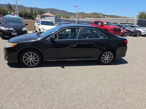 Used 2012 Toyota Camry LE FWD image 2