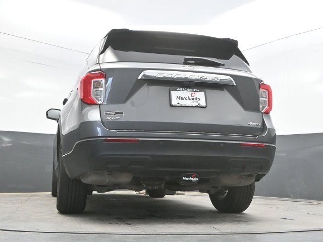 Used 2023 Ford Explorer XLT AWD/4WD image 37
