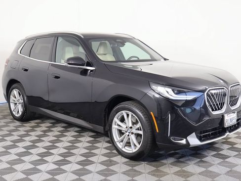 Used 2025 BMW X3 xDrive30i w/ Premium Package AWD/4WD image 3