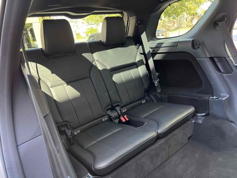 Used 2018 Land Rover Discovery HSE AWD/4WD image 28