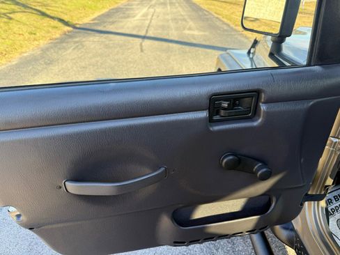 Used 2002 Jeep Wrangler X image 14