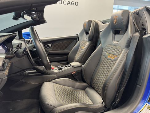 Used 2023 Lamborghini Huracan EVO image 11