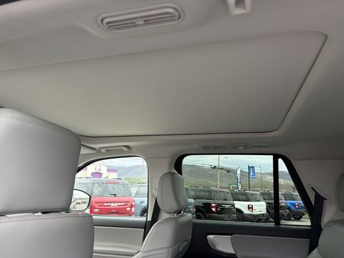Used 2025 Ford Expedition Active AWD/4WD image 14