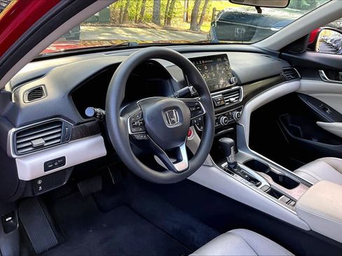 Used 2019 Honda Accord EX image 18