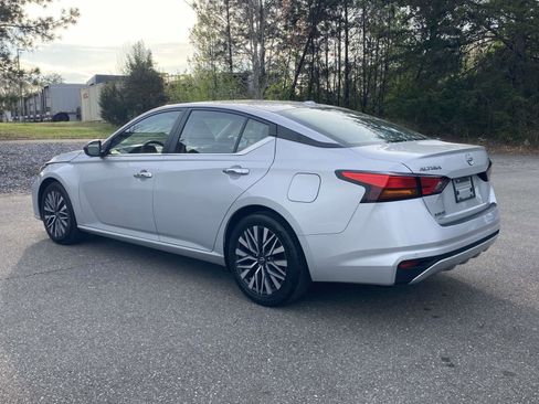 Used 2024 Nissan Altima 2.5 SV image 5