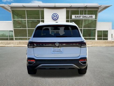 Used 2025 Volkswagen Taos SE image 4