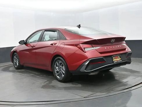 Used 2024 Hyundai Elantra SEL image 9