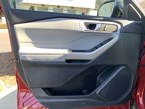 Used 2022 Ford Explorer XLT w/ Equipment Group 202A image 14