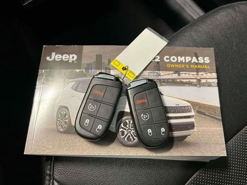 Used 2022 Jeep Compass High Altitude AWD/4WD image 37