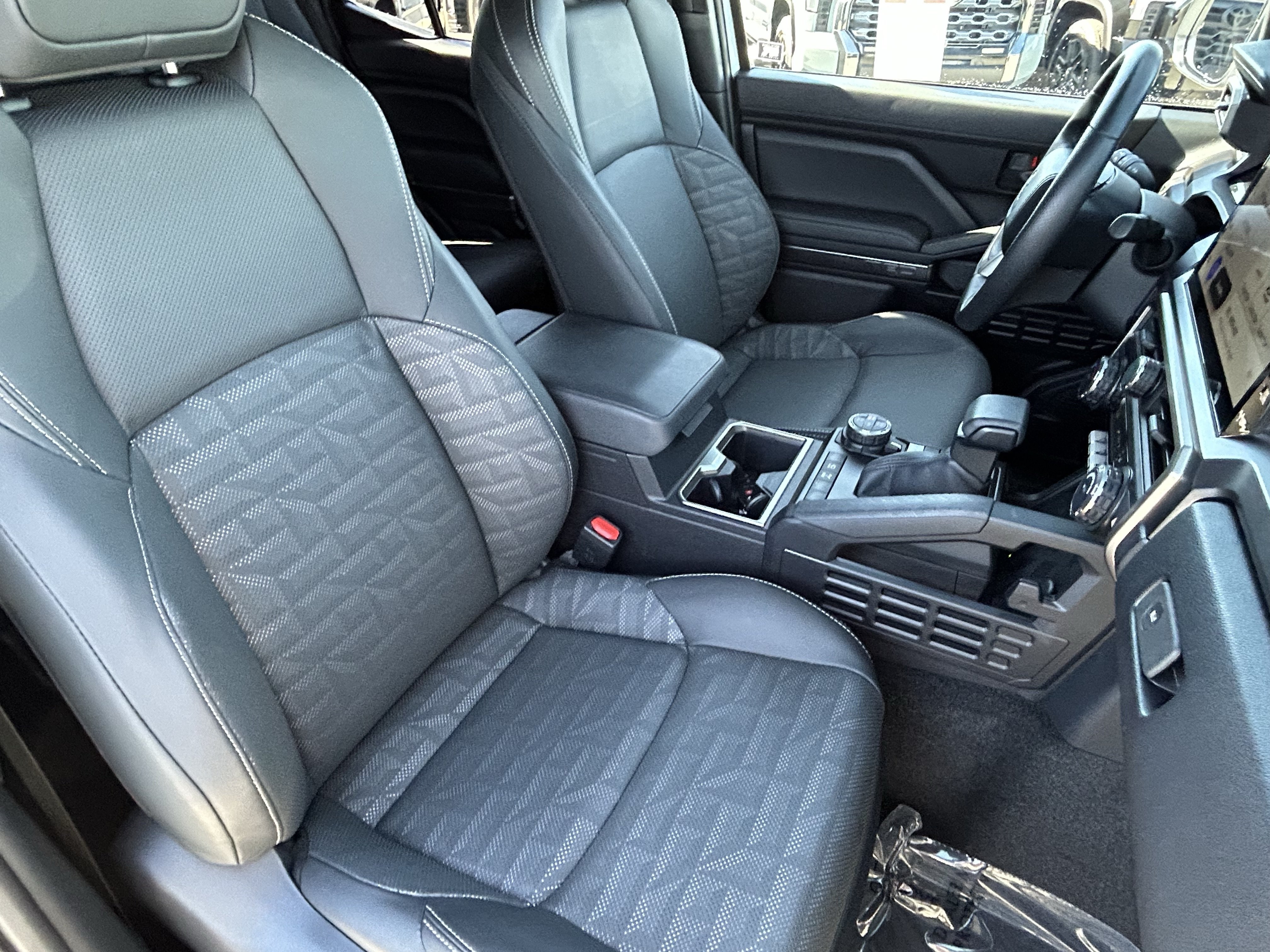 Certified 2025 Toyota 4Runner TRD Off-Road Premium AWD/4WD image 11