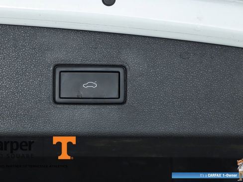 Used 2022 Volkswagen Tiguan SE w/ Panoramic Sunroof Package AWD/4WD image 30