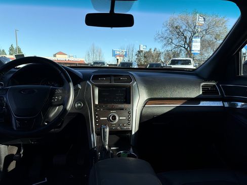 Used 2016 Ford Explorer Limited image 11