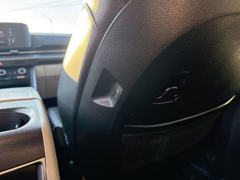 Used 2024 Kia Carnival LX image 36