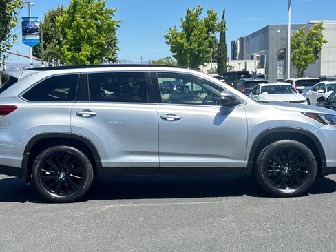 Used 2019 Toyota Highlander SE AWD/4WD image 7