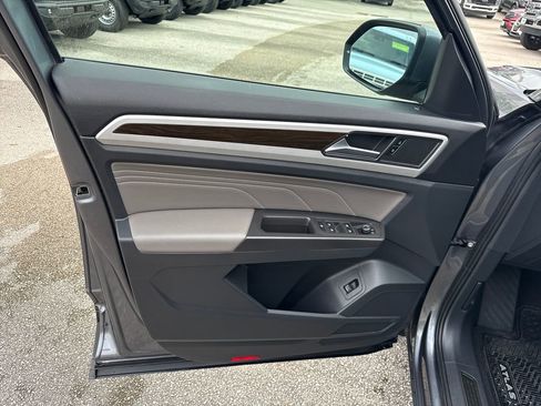 Used 2023 Volkswagen Atlas SE w/ Panoramic Sunroof Package image 14