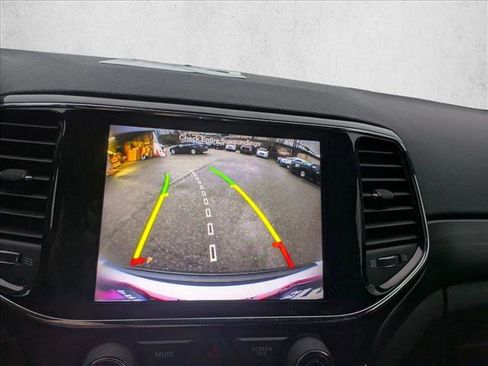 Used 2019 Jeep Grand Cherokee Altitude image 13