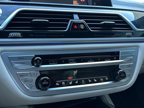 Used 2020 BMW 750i xDrive w/ Executive Package image 47