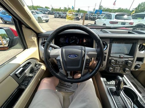 Used 2017 Ford Expedition Limited w/ Equipment Group 301A AWD/4WD image 33
