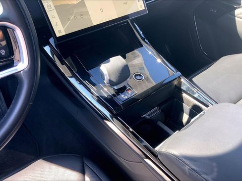 Used 2024 Land Rover Range Rover Sport SE image 16