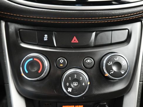Used 2020 Chevrolet Trax LT w/ LT Convenience Package image 19