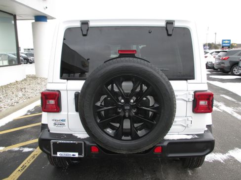 Used 2021 Jeep Wrangler Unlimited Sahara w/ Cold Weather Group image 4