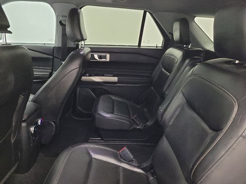 Used 2022 Ford Explorer XLT w/ Equipment Group 202A RWD image 18