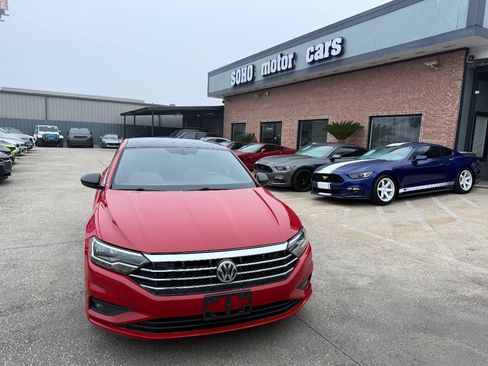 Used 2020 Volkswagen Jetta R-Line w/ R-Line Cold Weather Package image 8