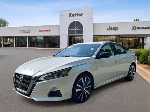 Used 2020 Nissan Altima 2.5 SR w/ Premium Package AWD/4WD image 1
