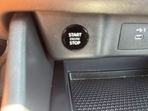 Used 2024 Nissan Rogue SV FWD image 25