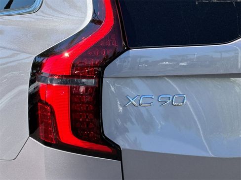 New 2026 Volvo XC90 B6 Plus w/ Protection Package Premier image 25