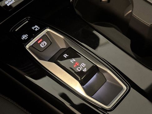 New 2025 Audi Q6 e-tron Premium Plus image 21