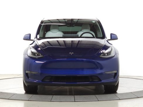 Used 2023 Tesla Model Y Long Range AWD/4WD image 2