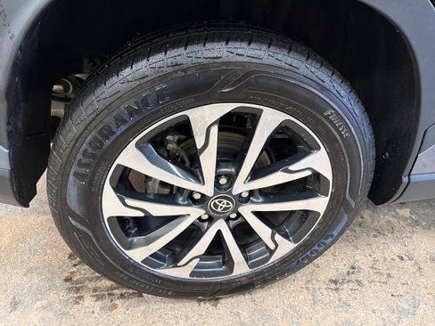 Used 2024 Toyota Corolla Cross XLE w/ Convenience Package image 12