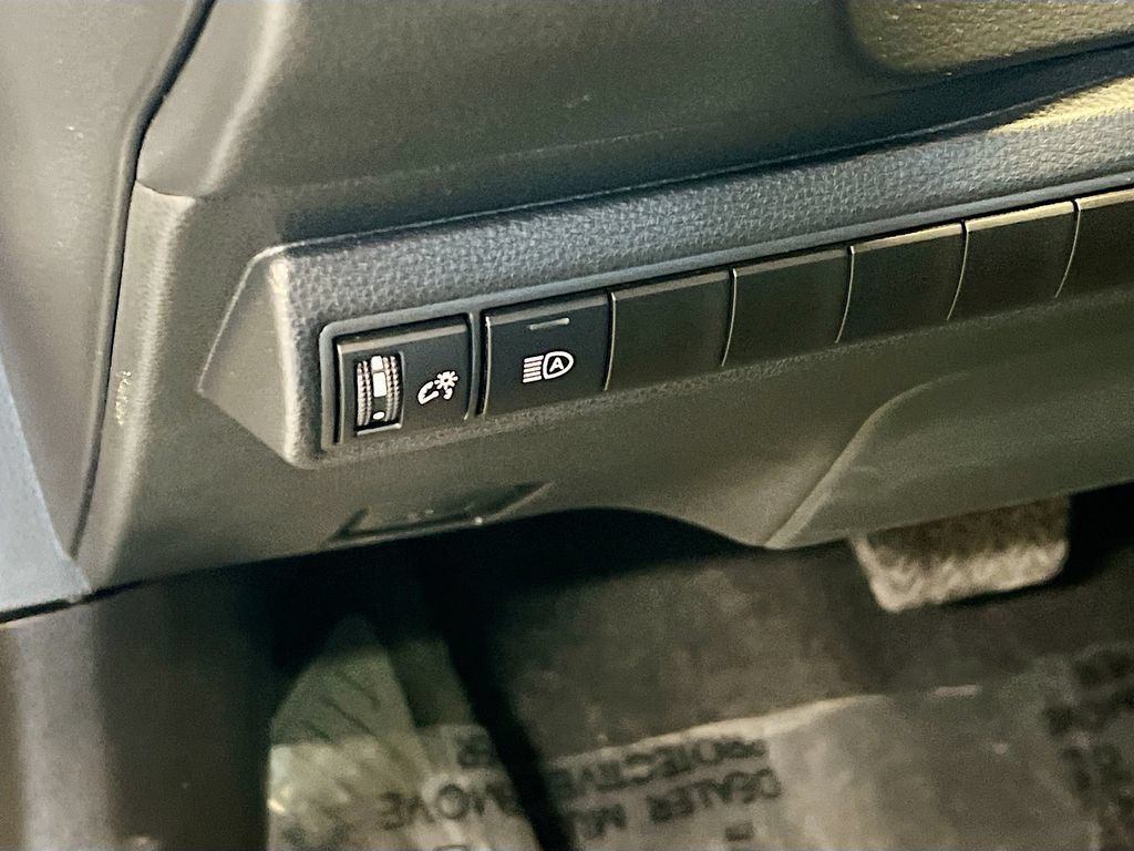 Used 2024 Toyota Corolla LE FWD image 10