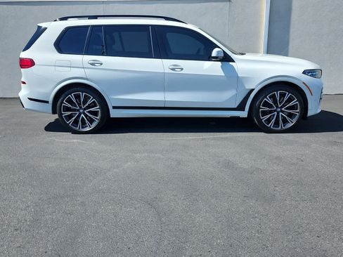 Used 2022 BMW X7 M50i AWD/4WD image 3